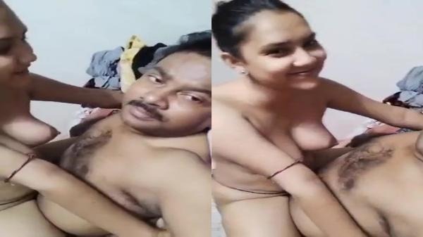 ভাবী স্বামীর বন্ধুর সাথে চুদা চুদি করার সময় তার স্তন প্রদর্শন করছেন